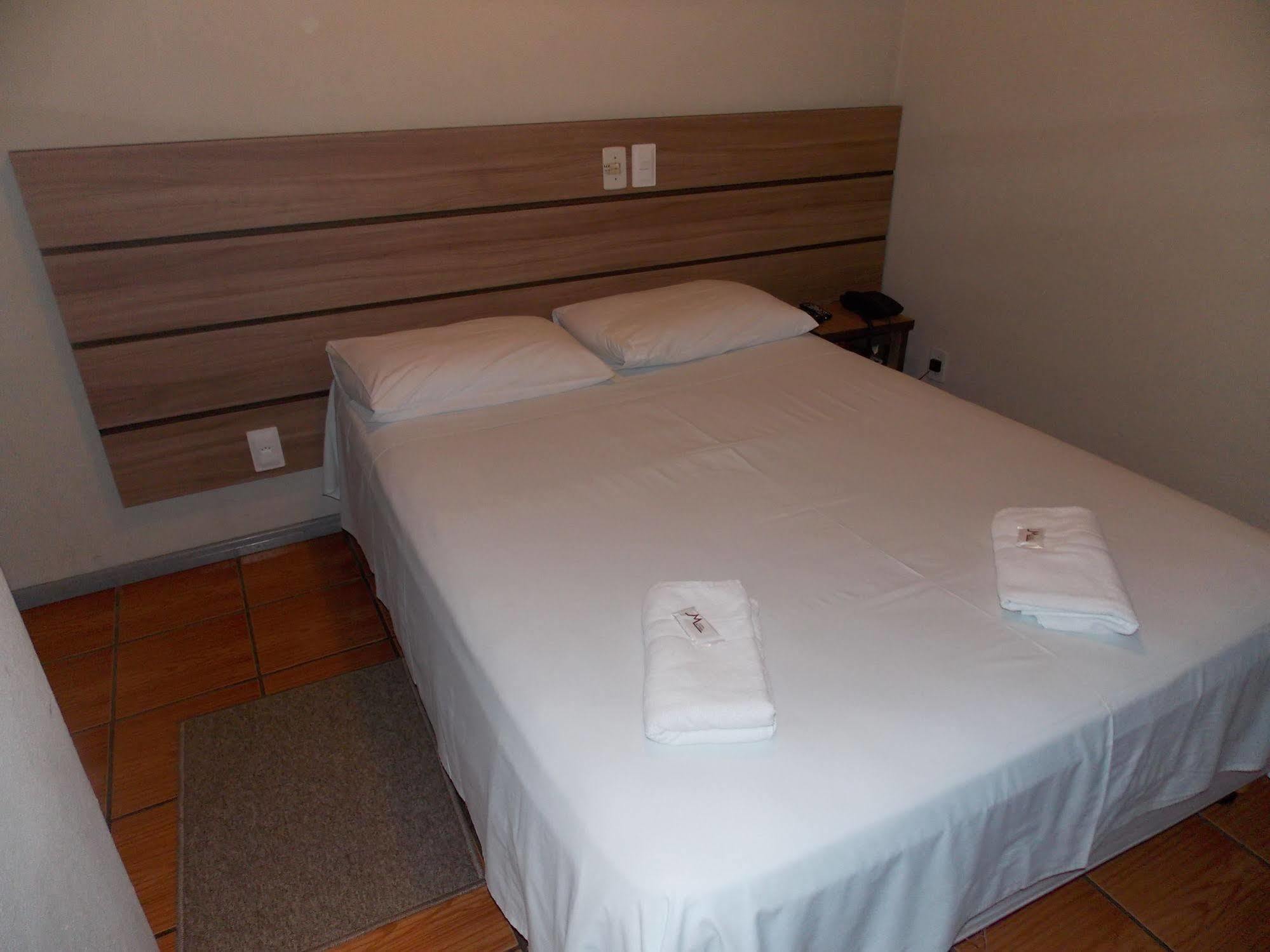 Hotel Mattes Джойнвил Екстериор снимка
